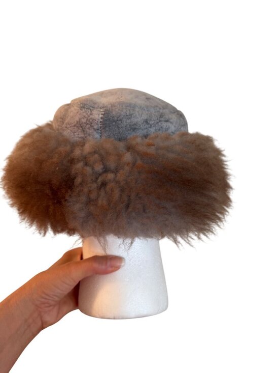 The Leather Works Womens Aspen Sheep Skin Pillbox Hat Size Large Round Winter main image 10